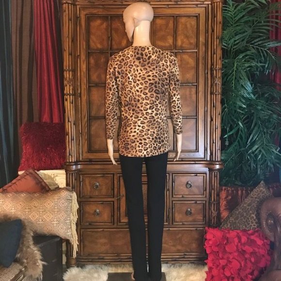 Jones New York Leopard Twist Front Top - Picture 4 of 12